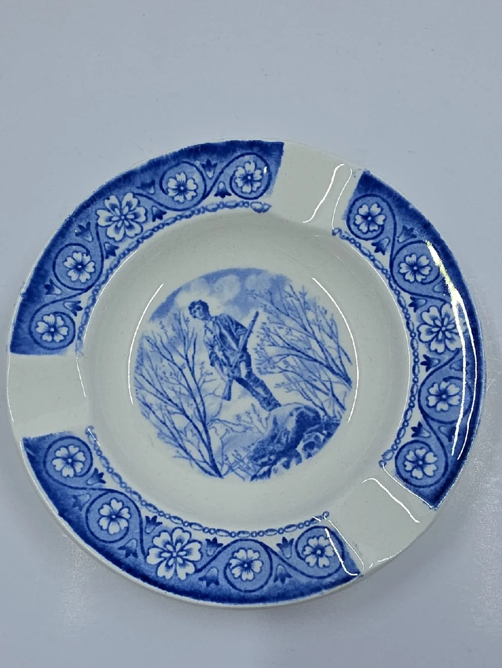 Wedgwood Glazed Blue Minute Man Ashtray Captain Parker Floral Border Vintage